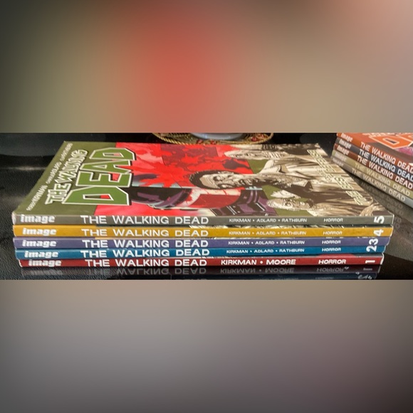 Walking Dead: comic books set of 5 books series 1 thou 5. Do not ship over 5 lbs - Picture 2 of 7